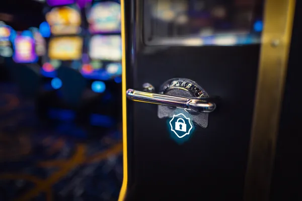 Một người phụ nữ quyến rũ cầm chip casino trong không gian ánh đèn rực rỡ, đại diện cho bầu không khí casino trực tuyến của F88BEF.